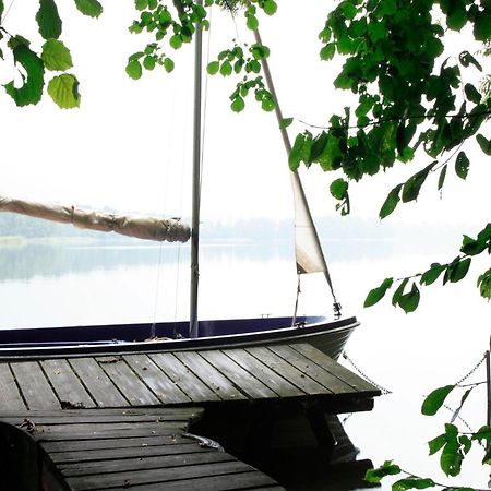 Ferienhaus Am See Perlin Экстерьер фото
