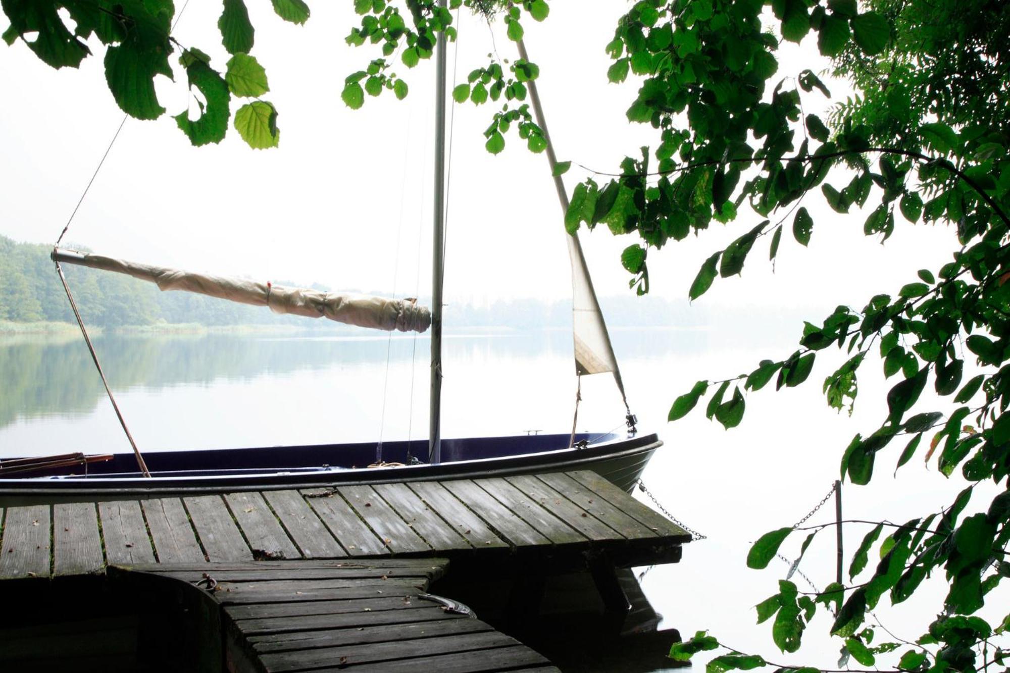 Ferienhaus Am See Perlin Экстерьер фото